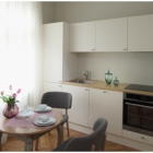 Завершилась реализация проекта по укомплектации мебелью многоквартирного жилого дома в историческом районе Риги.
